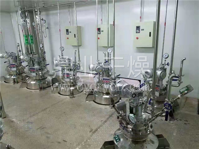 LDG系列内加热锥形螺带真空干燥机